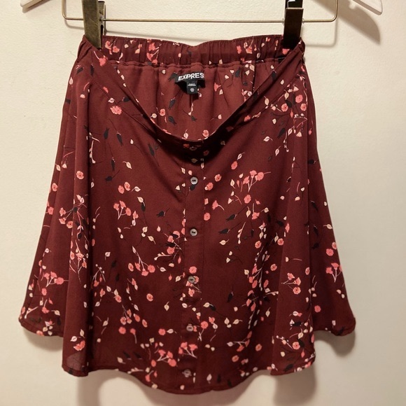 🌻2/$12 EXPRESS XS MAROON FLORAL SKIRT - LIKE NEW - Picture 7 of 7